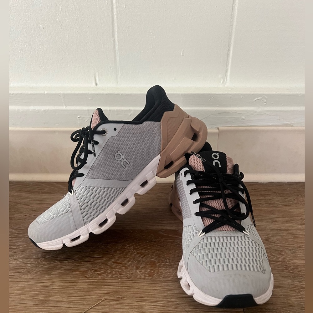 ON Cloudflyer sneakers